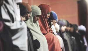 moslimvrouwen bij het gebed